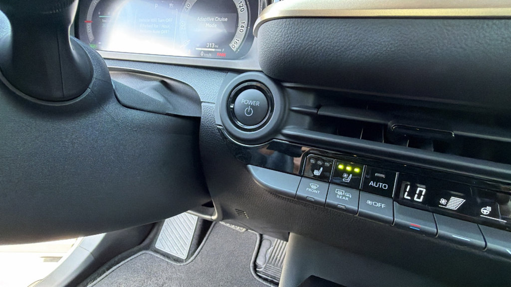 Certified 2025 Toyota Crown Signia w/ Advanced Technology Package image 17