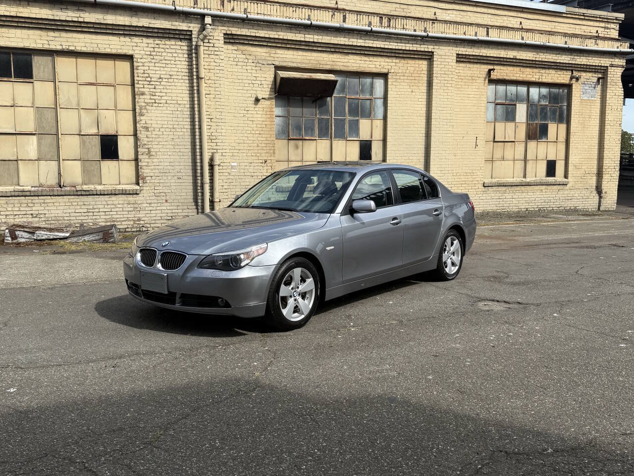Used 2007 BMW 530xi Sedan AWD/4WD image 2