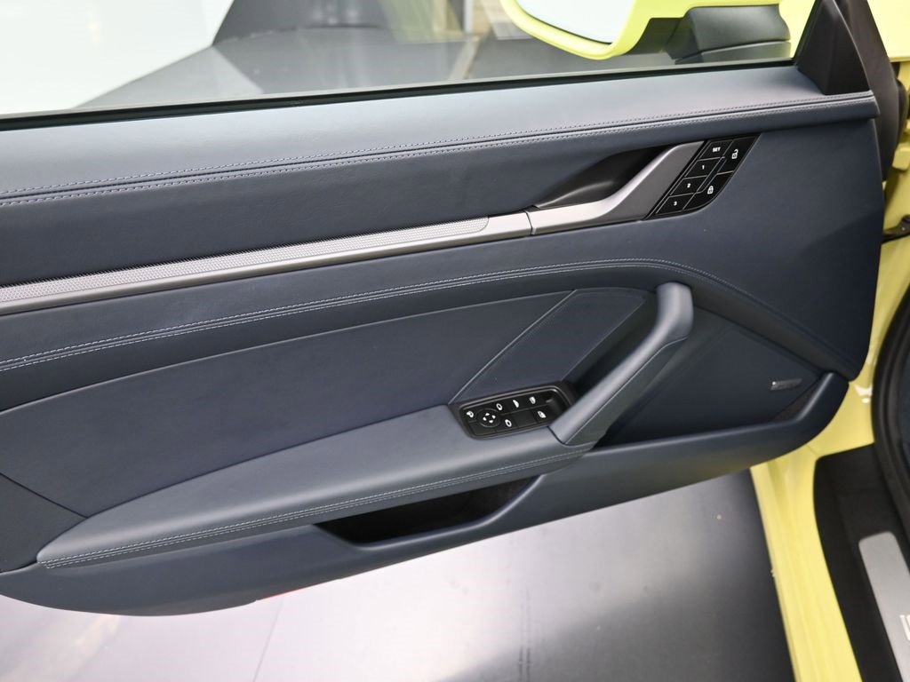Used 2025 Porsche 911 Carrera image 20