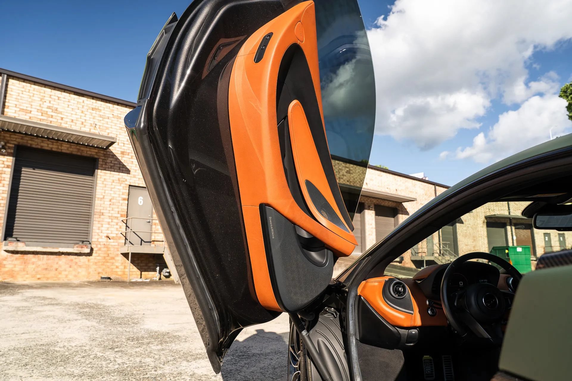 Used 2016 McLaren 570S Coupe RWD image 24