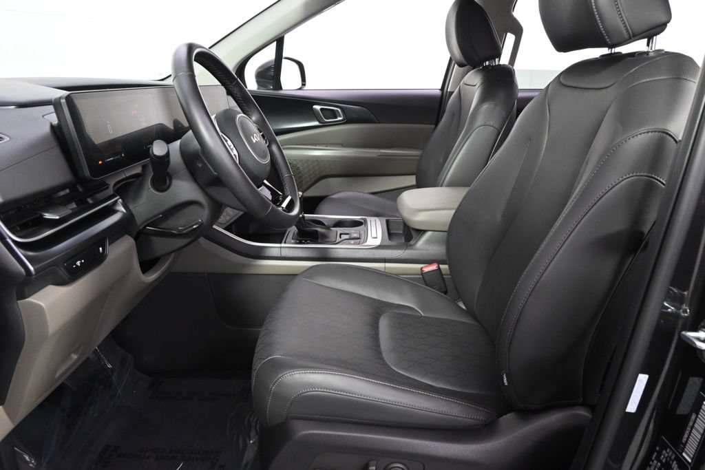 Used 2026 Kia Carnival FWD image 13