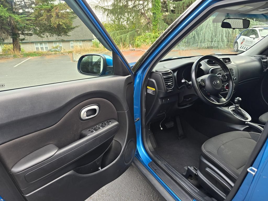 Used 2017 Kia Soul + w/ Designer's Package FWD image 7