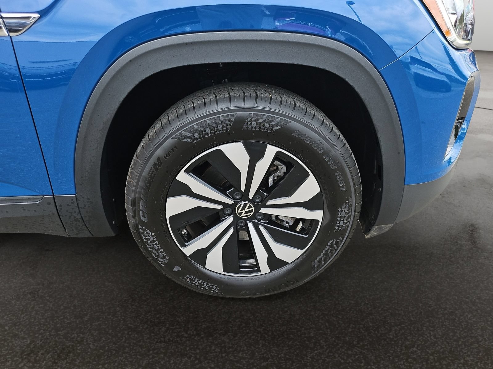 Used 2025 Volkswagen Atlas Cross Sport SE FWD image 39
