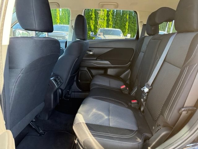Used 2020 Mitsubishi Outlander ES AWD/4WD image 16