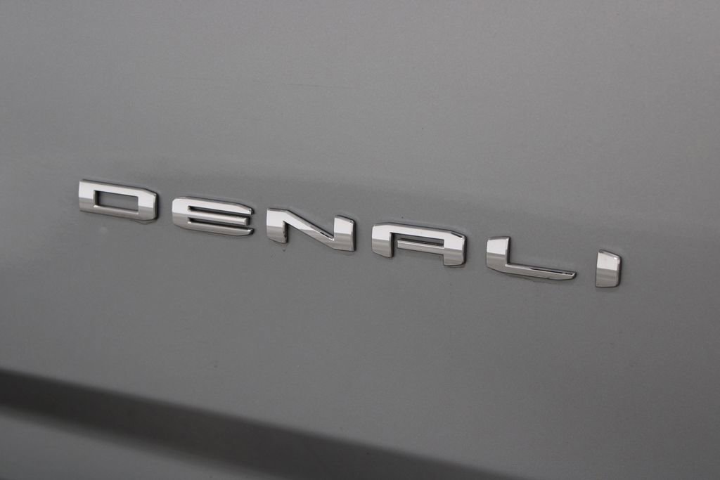 Used 2024 GMC Yukon XL Denali image 12