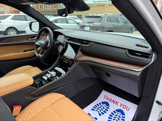 Certified 2025 Jeep Grand Cherokee Summit w/ Adv Protech Group IV image 18