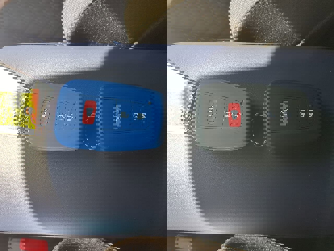 Used 2020 Toyota C-HR XLE FWD image 25