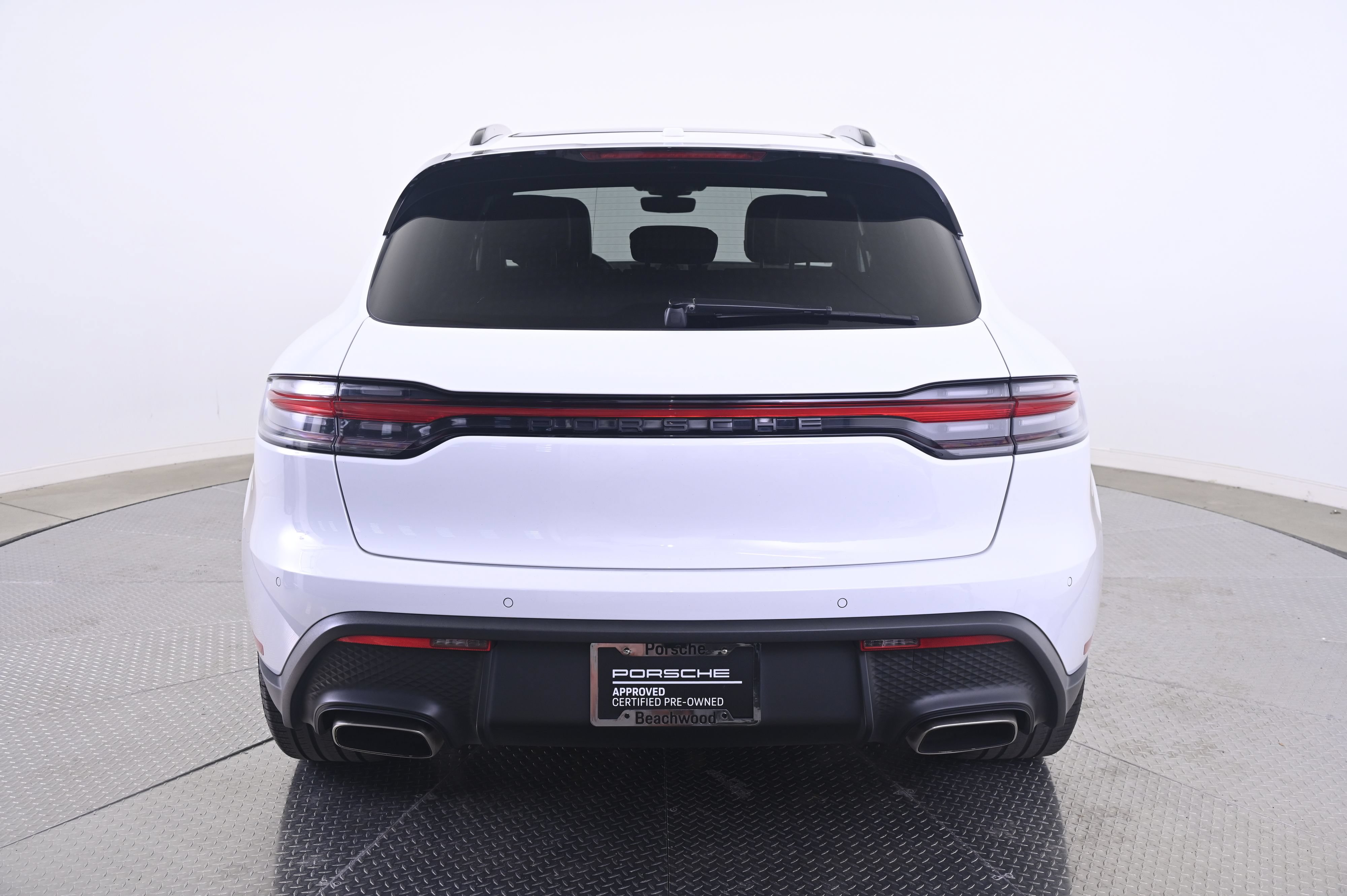 Certified 2022 Porsche Macan AWD/4WD image 6
