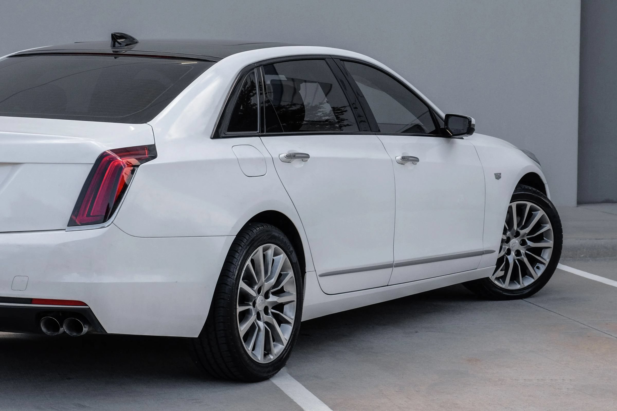 Used 2018 Cadillac CT6 Luxury AWD/4WD image 6