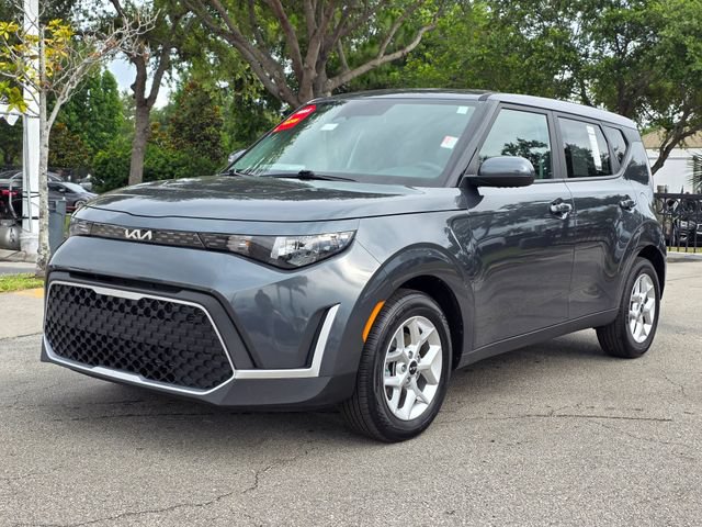 Certified 2025 Kia Soul LX w/ LX Technology Package FWD image 2
