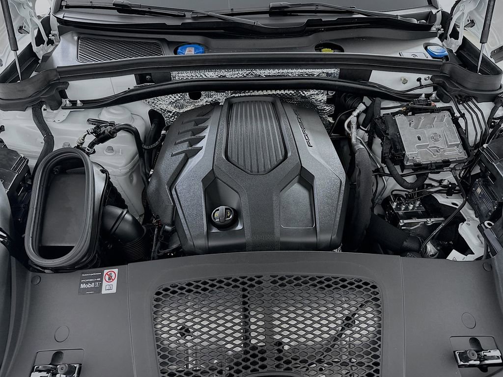 New 2025 Porsche Macan image 32
