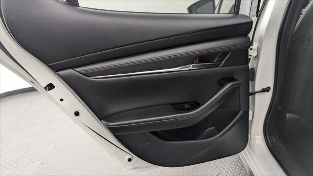 Used 2019 MAZDA MAZDA3 AWD Hatchback w/ Preferred Pkg image 16