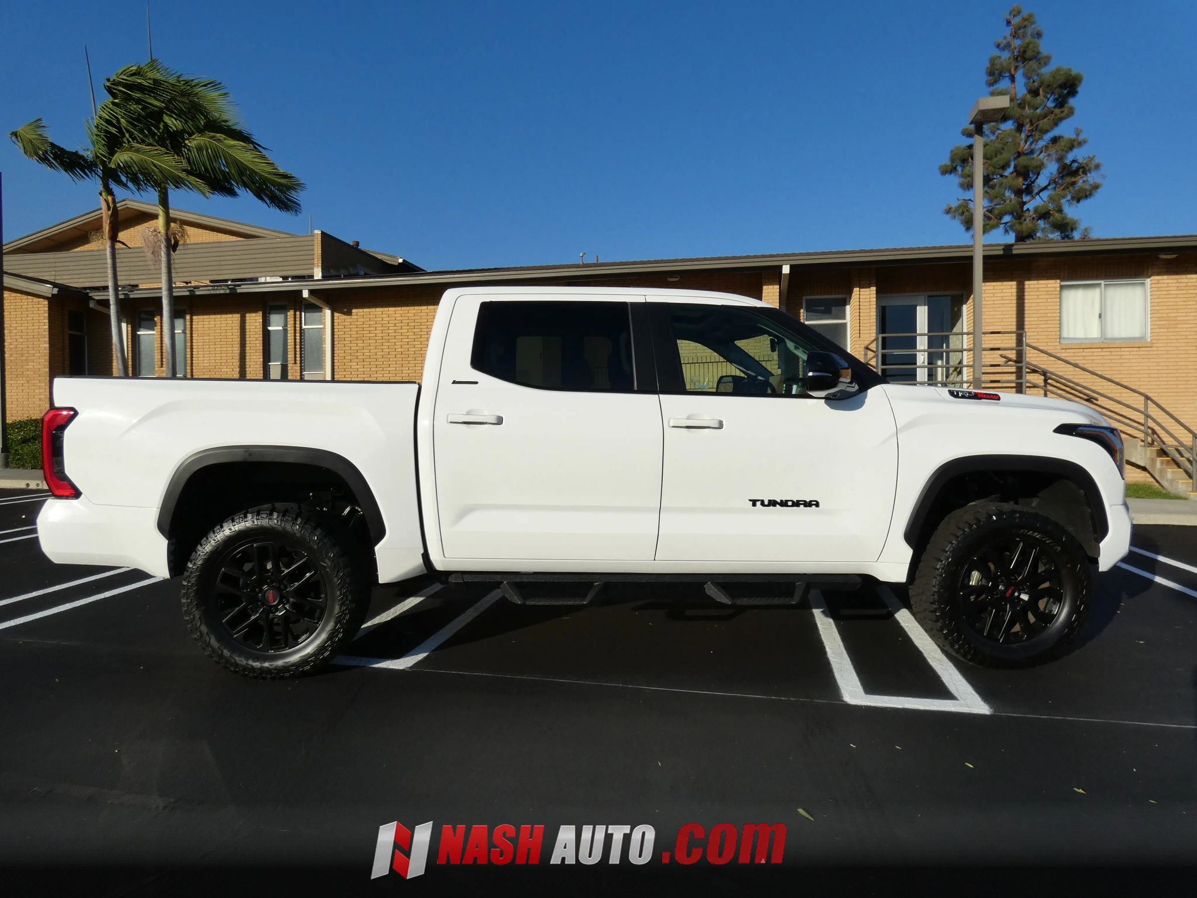 Used 2024 Toyota Tundra Limited AWD/4WD image 6