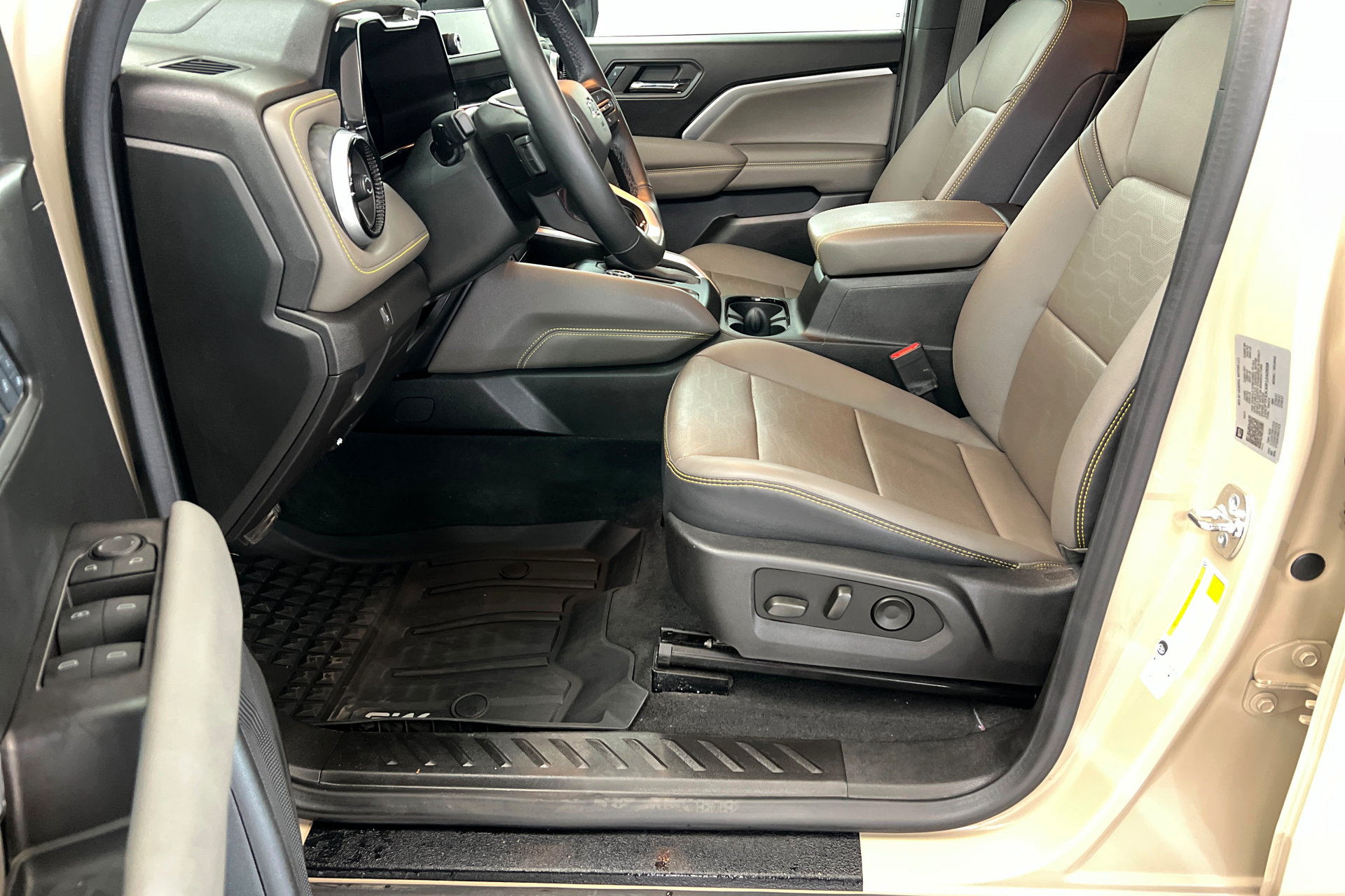 Used 2024 Chevrolet Colorado ZR2 w/ ZR2 Bison Edition AWD/4WD image 18