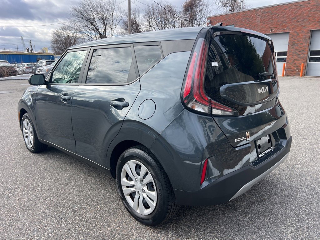 Certified 2023 Kia Soul LX image 3