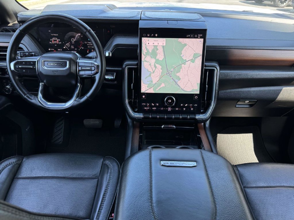 Used 2025 GMC Yukon Denali AWD/4WD image 3
