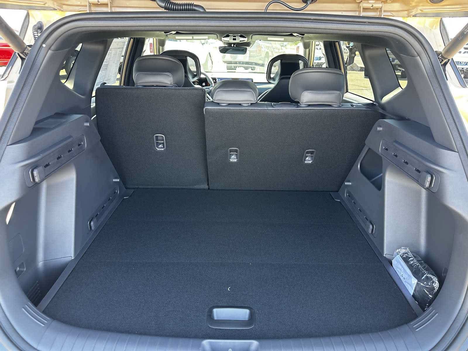 New 2027 Kia Seltos X-Line S w/ X-Line S Premium Package AWD/4WD image 11