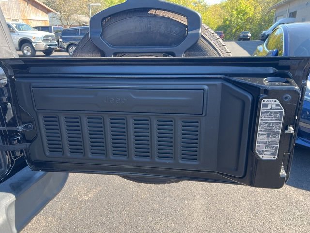Used 2023 Jeep Wrangler Sport S image 19