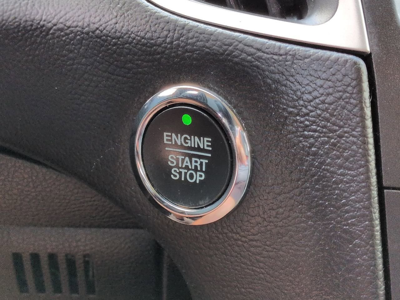 Used 2018 Ford Edge SEL w/ Equipment Group 201A FWD image 28