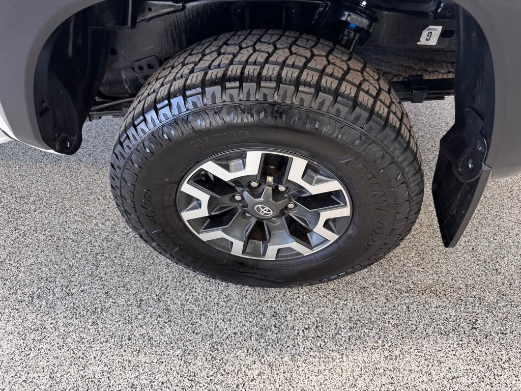 Used 2019 Toyota Tacoma TRD Off-Road image 9