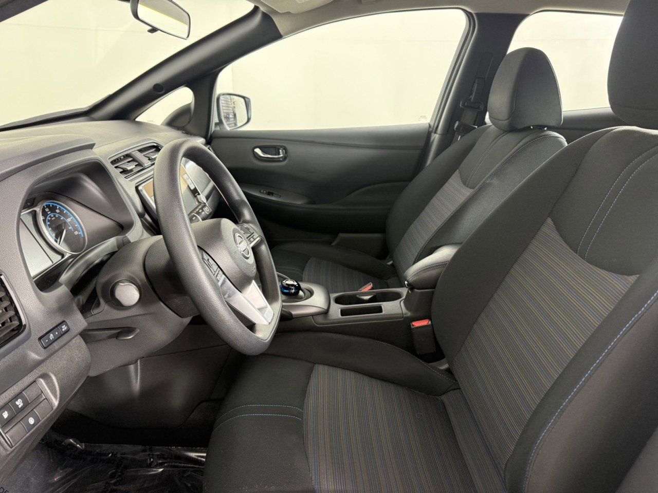 Used 2024 Nissan Leaf S image 14