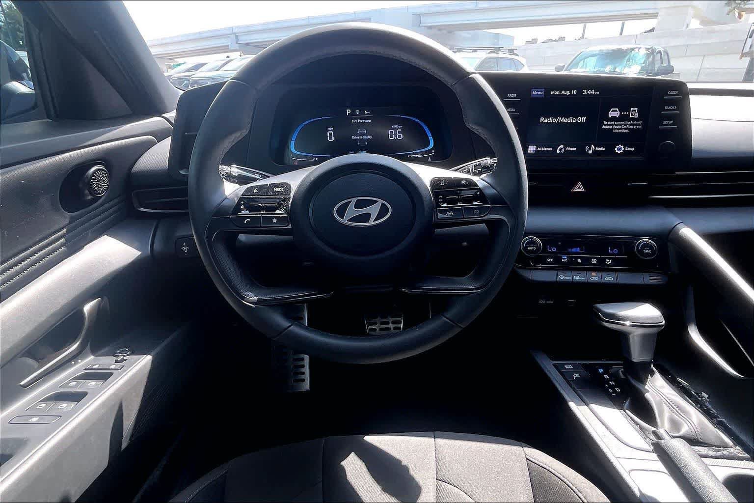 Used 2025 Hyundai Elantra Sport FWD image 12