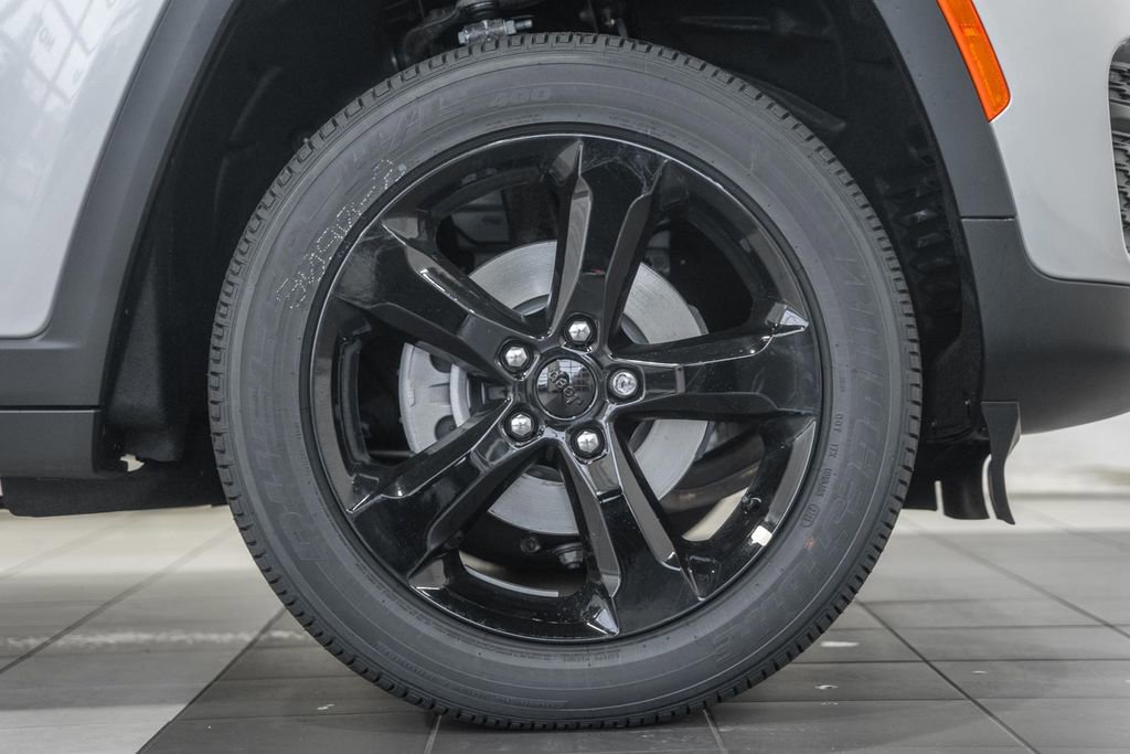 New 2025 Jeep Grand Cherokee Altitude image 15