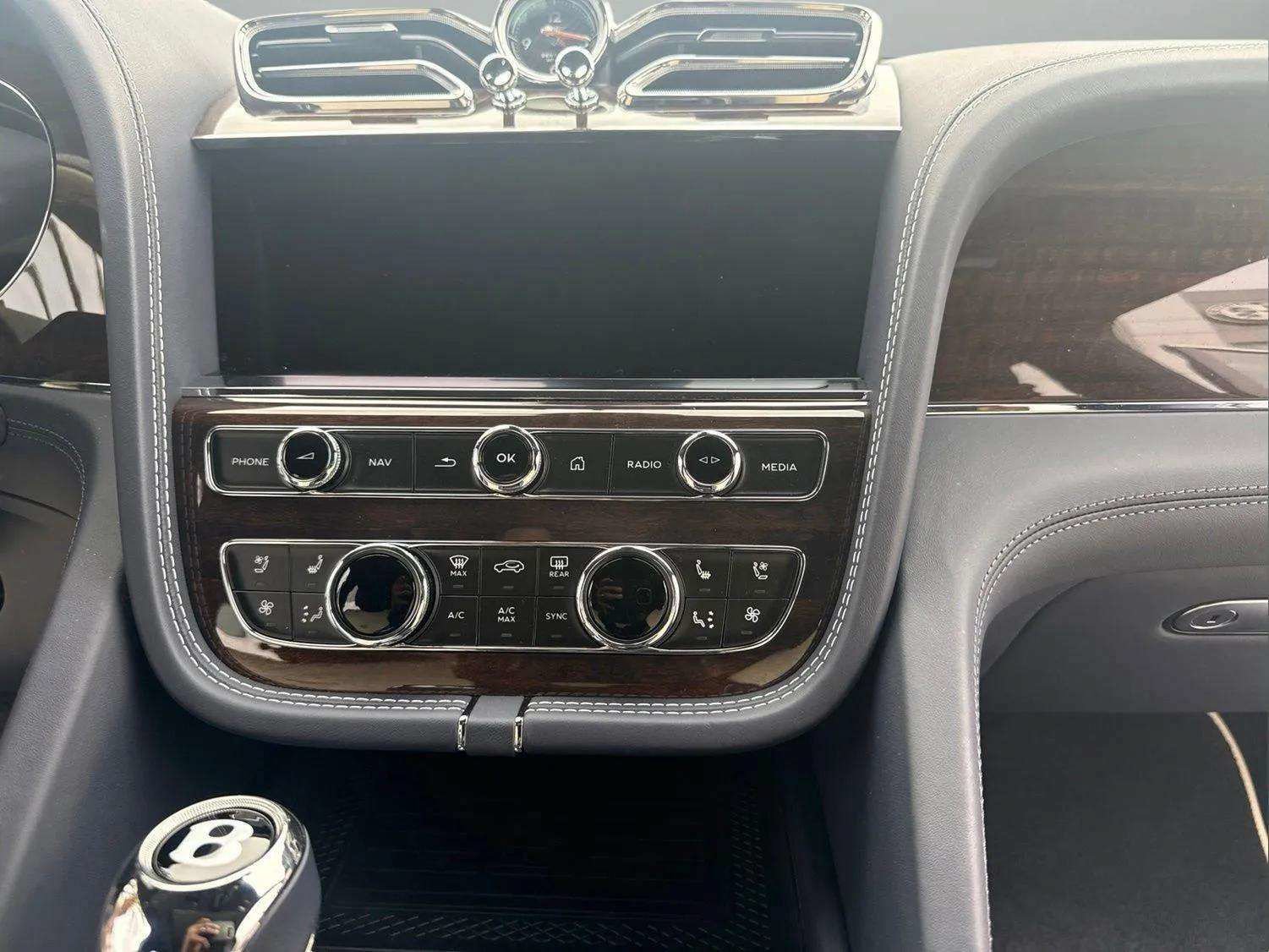 Certified 2025 Bentley Bentayga AWD/4WD image 20