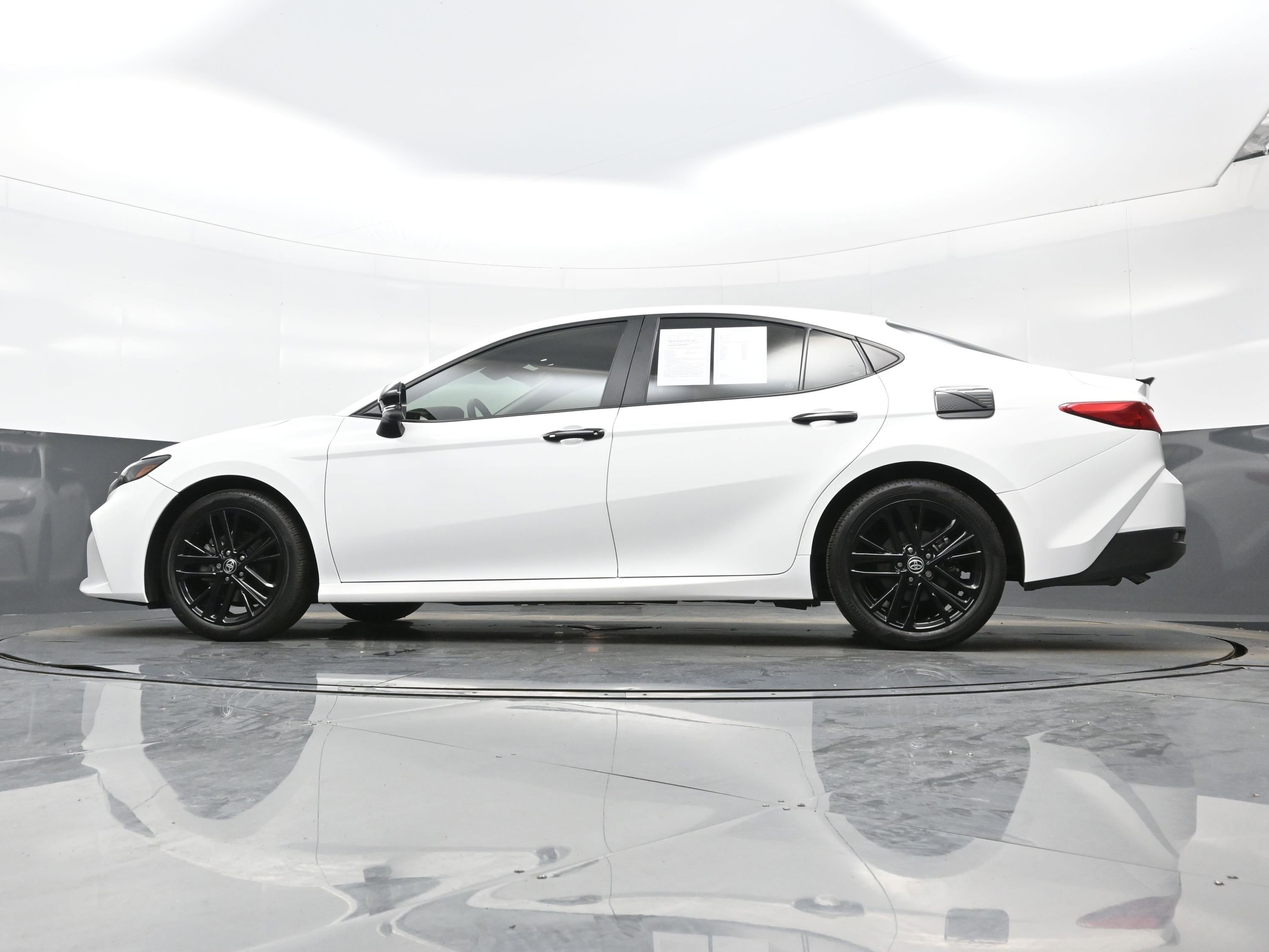 Used 2025 Toyota Camry LE w/ Convenience Package image 29