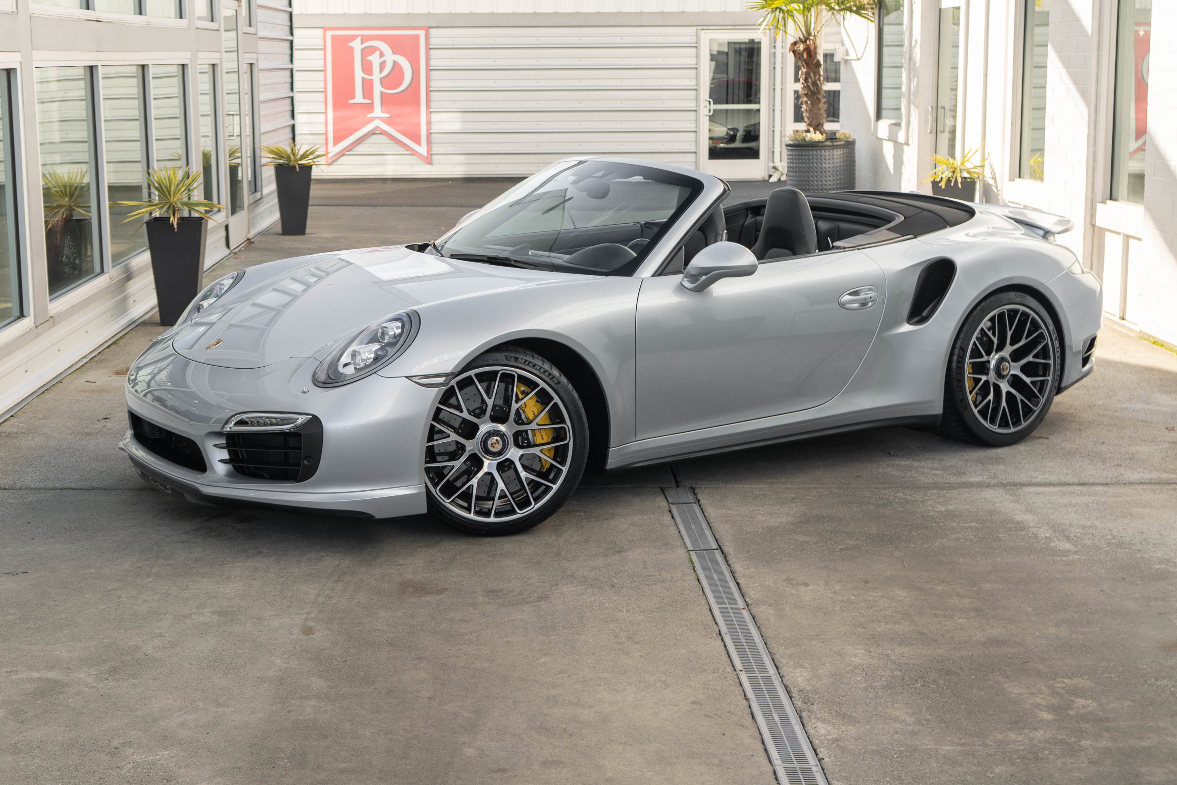 Used 2014 Porsche 911 Turbo S image 2