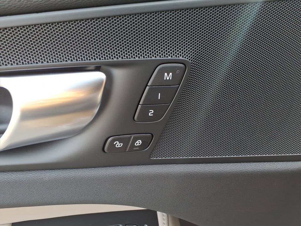 New 2026 Volvo XC60 B5 Plus w/ Protection Package Premier image 16