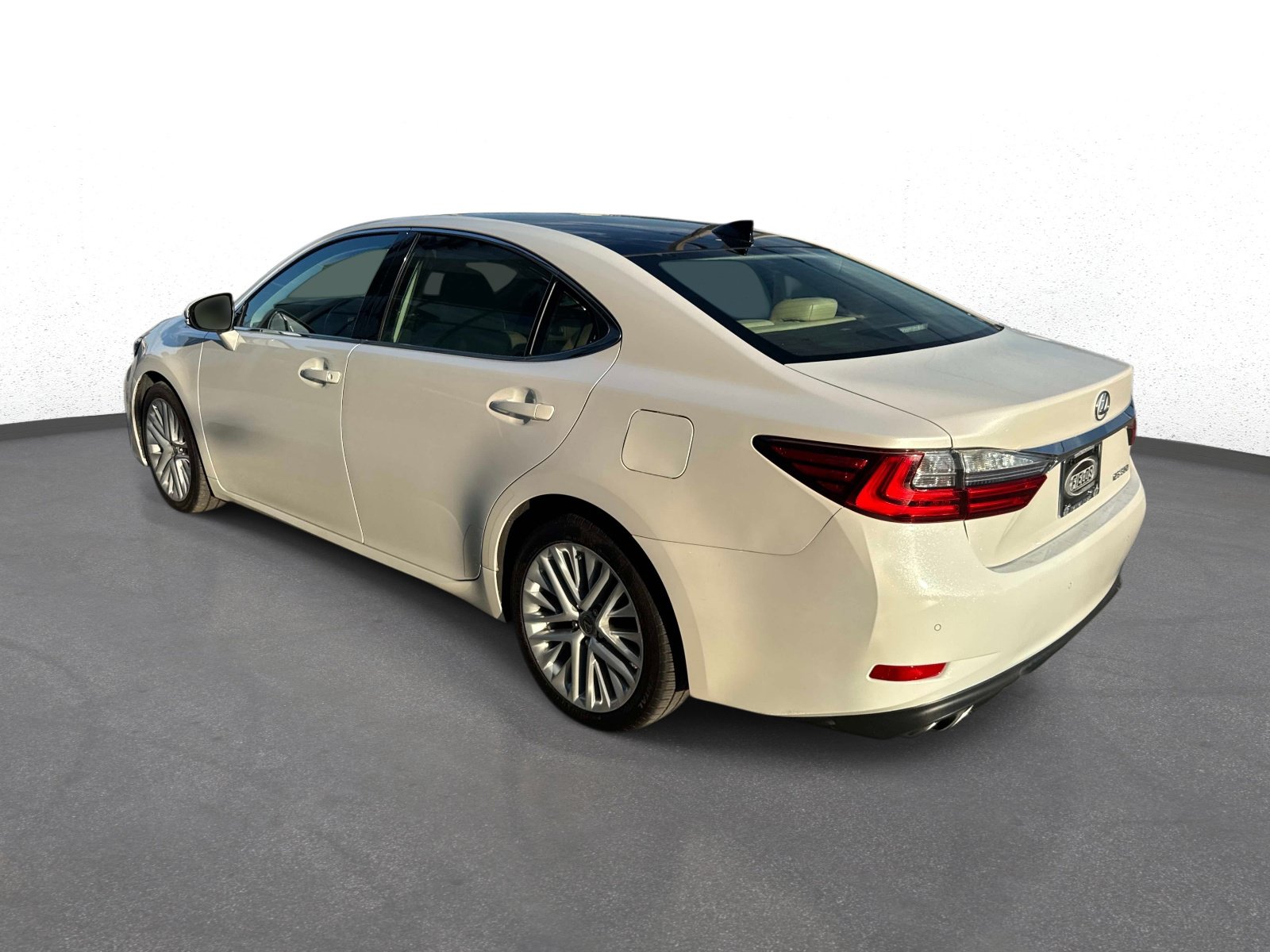 Used 2016 Lexus ES 350 w/ Ultra Luxury Package FWD image 5