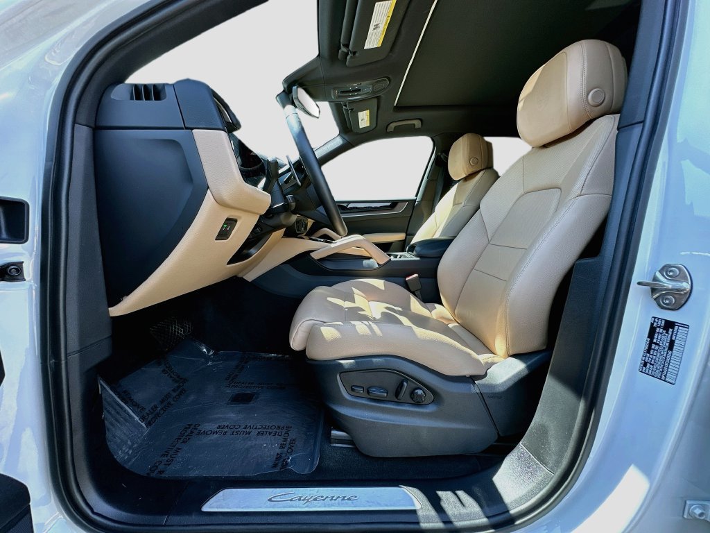 Certified 2026 Porsche Cayenne AWD/4WD image 5