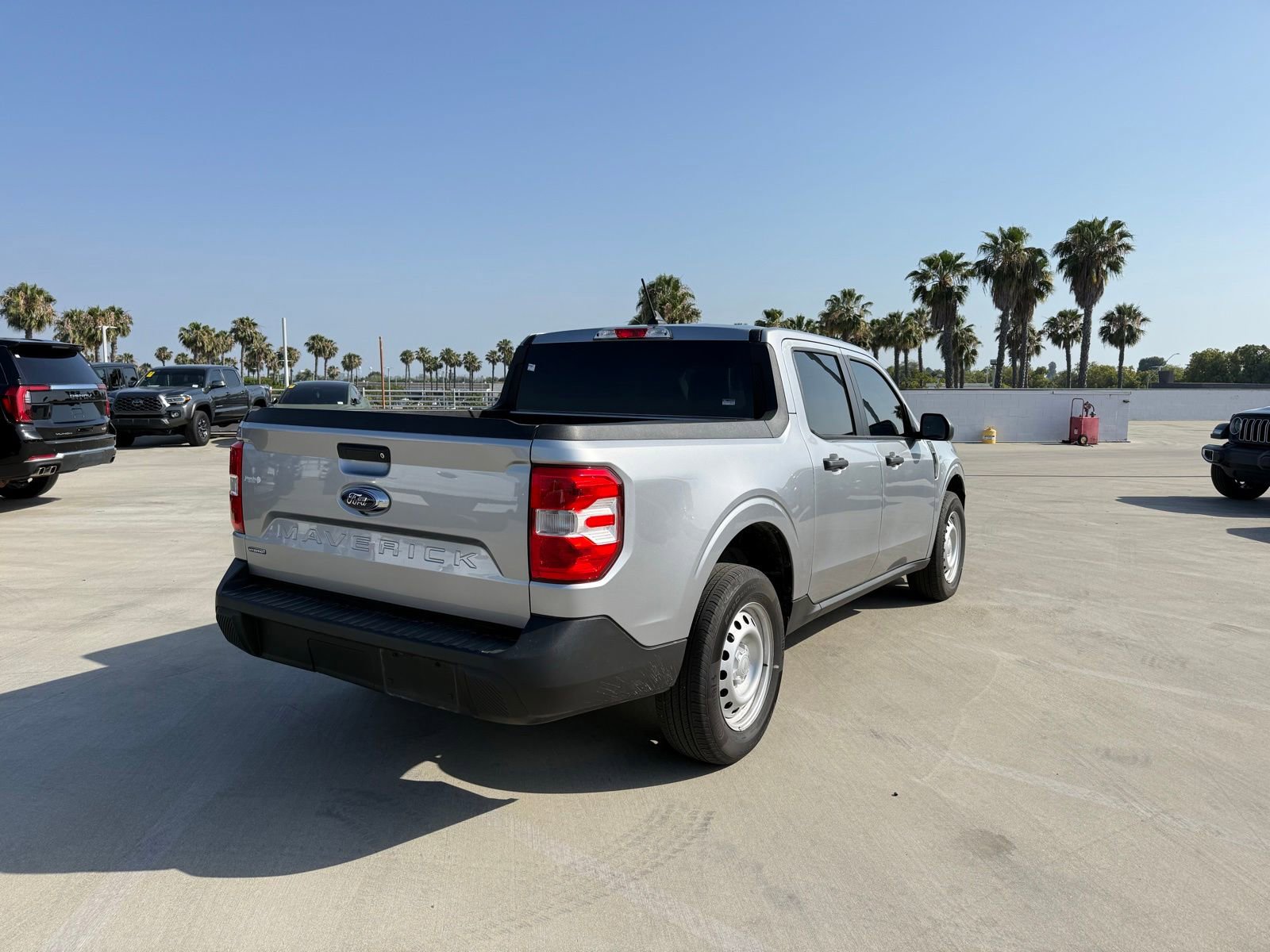 Used 2023 Ford Maverick XL FWD image 3