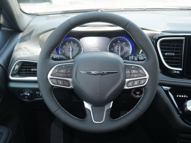 New 2026 Chrysler Pacifica Select image 18