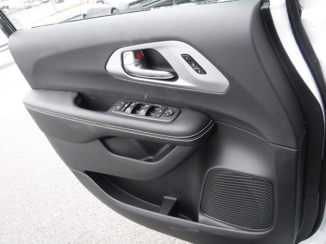 New 2026 Chrysler Pacifica Limited image 15