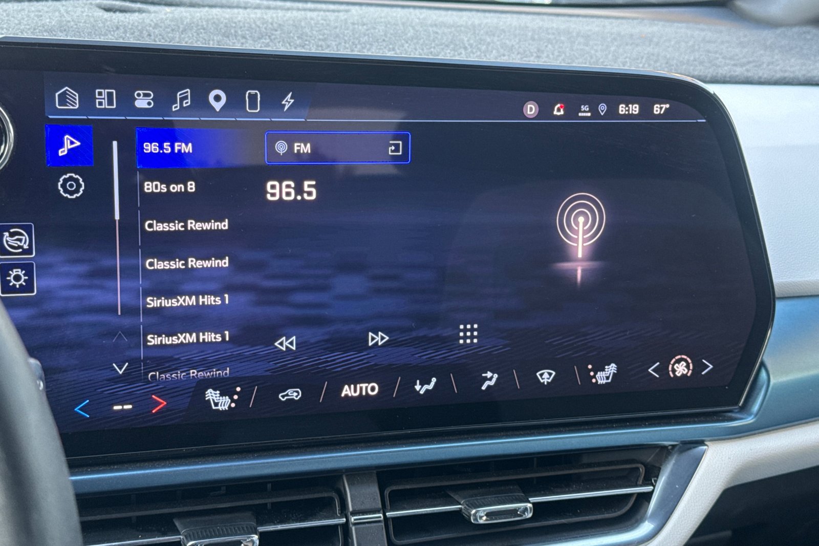 Used 2024 Chevrolet Equinox EV LT FWD image 25