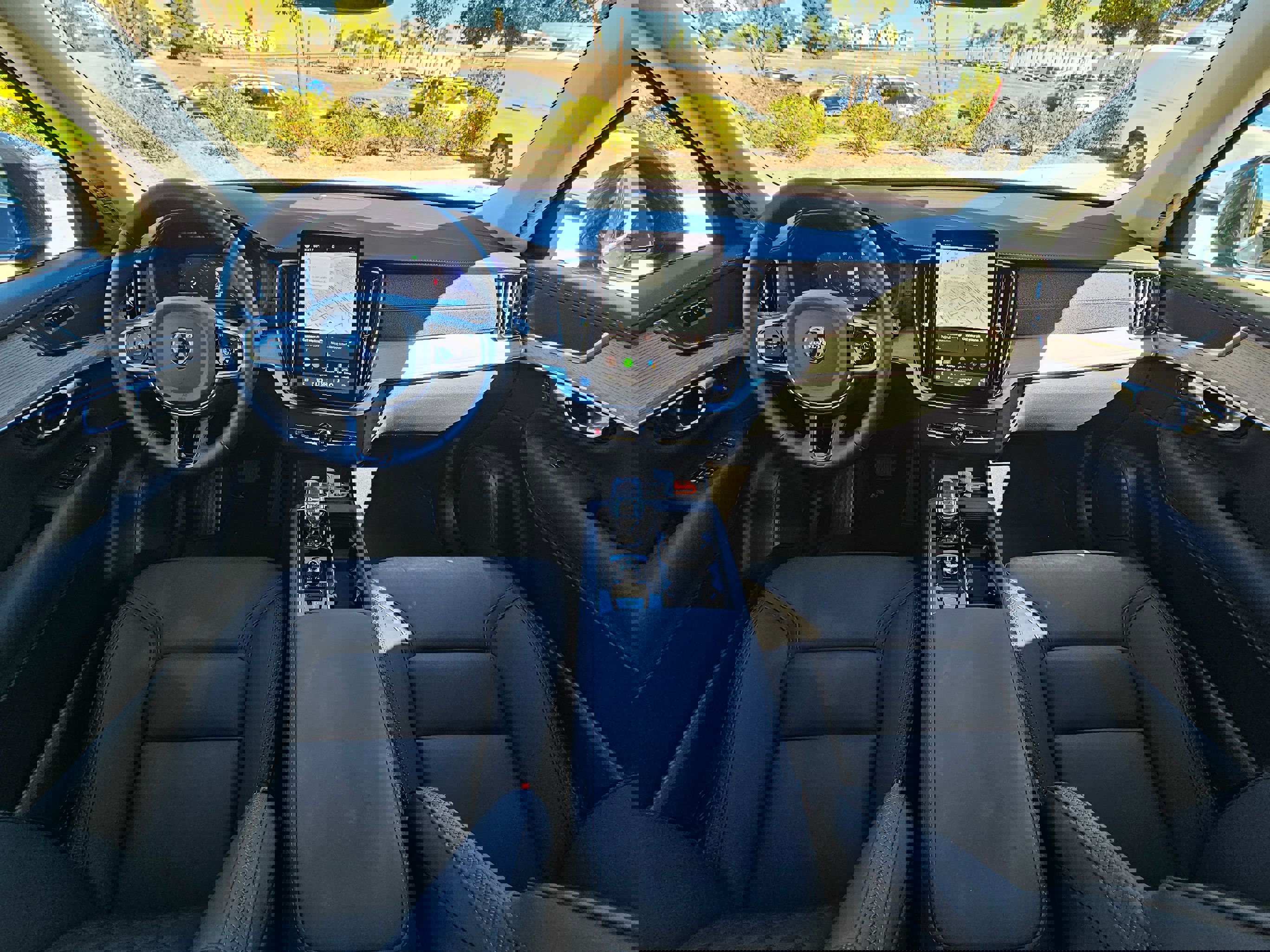 Used 2025 Volvo XC90 B6 Plus image 24