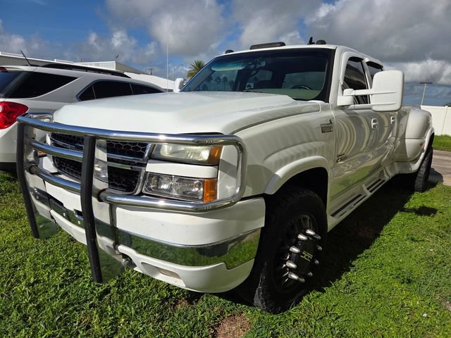 Used 2006 Chevrolet Silverado 3500 LT w/ Onstar Plus Package AWD/4WD image 3