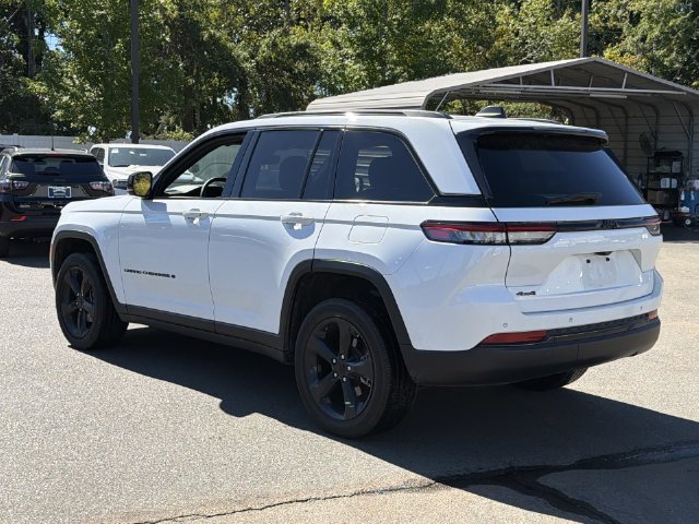 Used 2023 Jeep Grand Cherokee Altitude AWD/4WD image 3