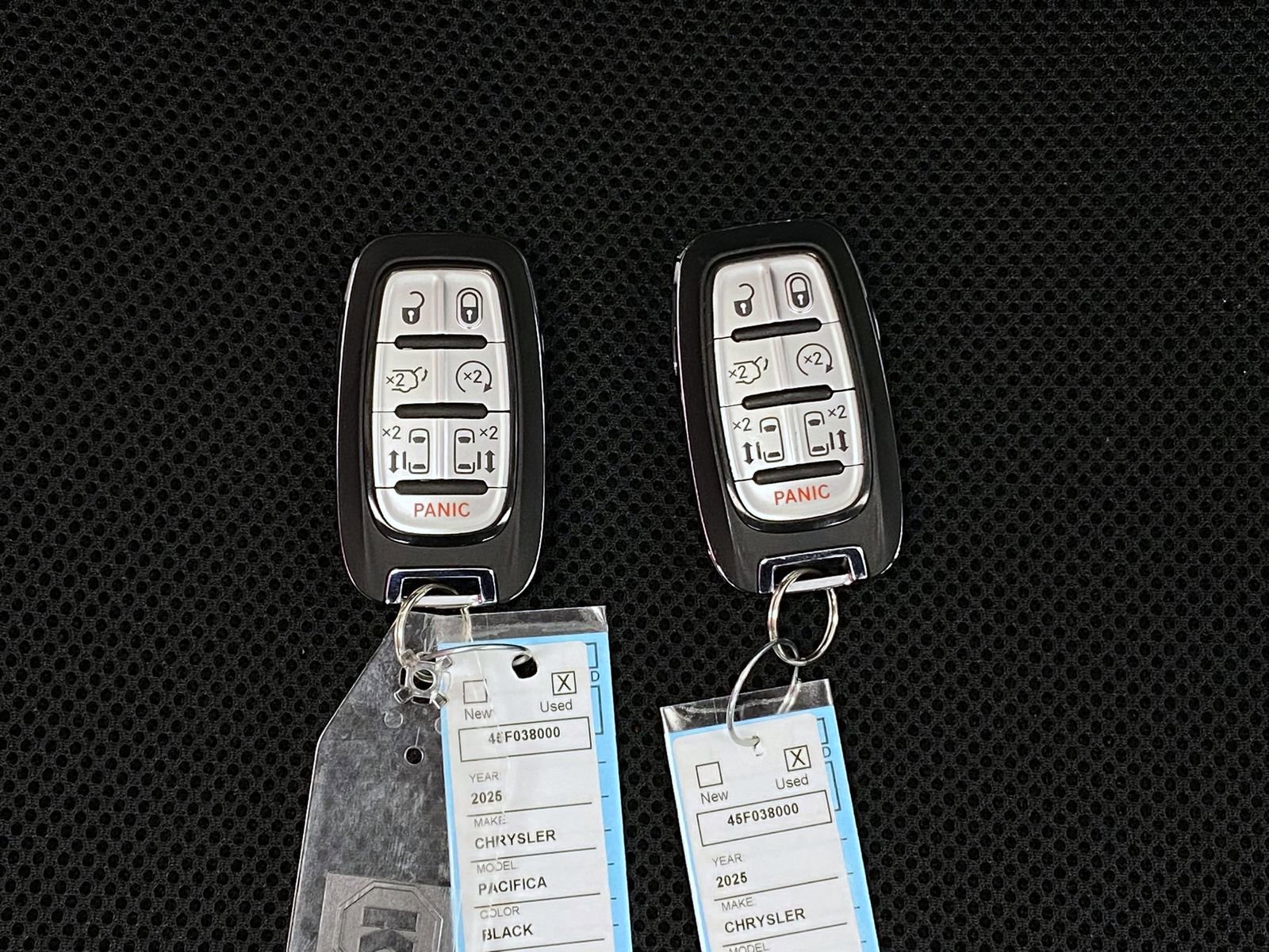 Used 2025 Chrysler Pacifica Select image 9