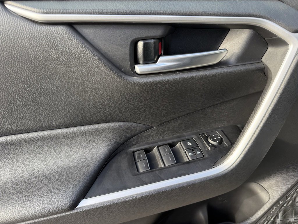 Used 2025 Toyota RAV4 XLE image 17