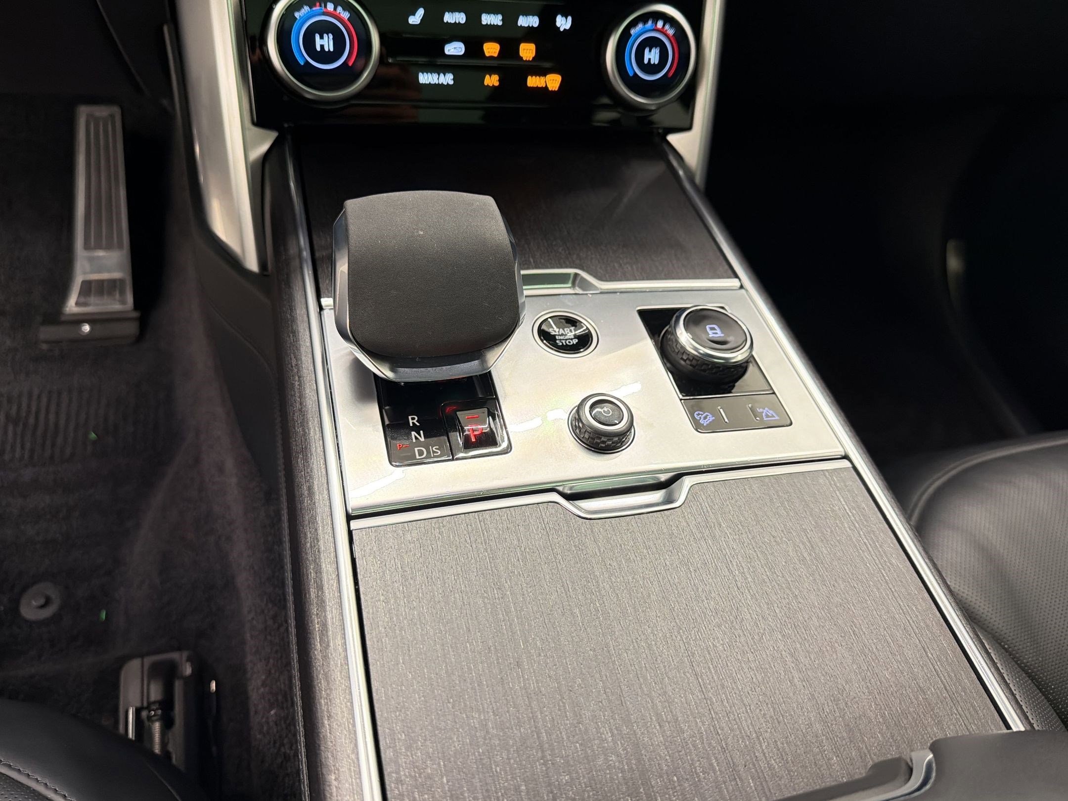 Used 2023 Land Rover Range Rover SE image 25