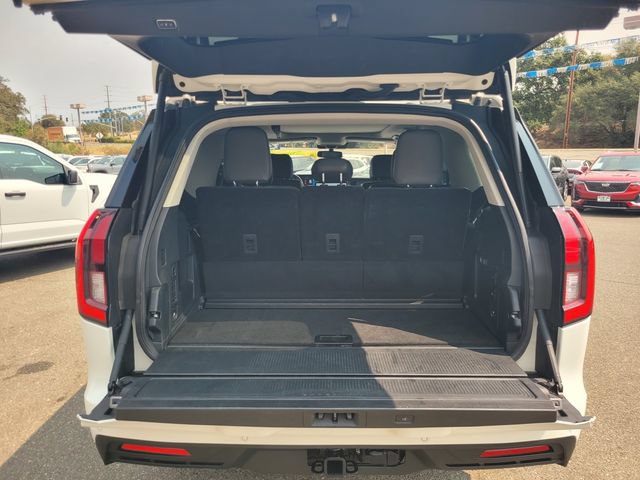 Certified 2025 Ford Expedition Active RWD image 8