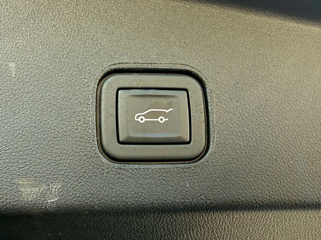 Used 2024 Cadillac Lyriq Luxury RWD image 18