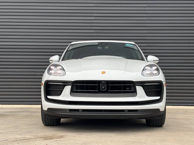 Certified 2025 Porsche Macan image 10