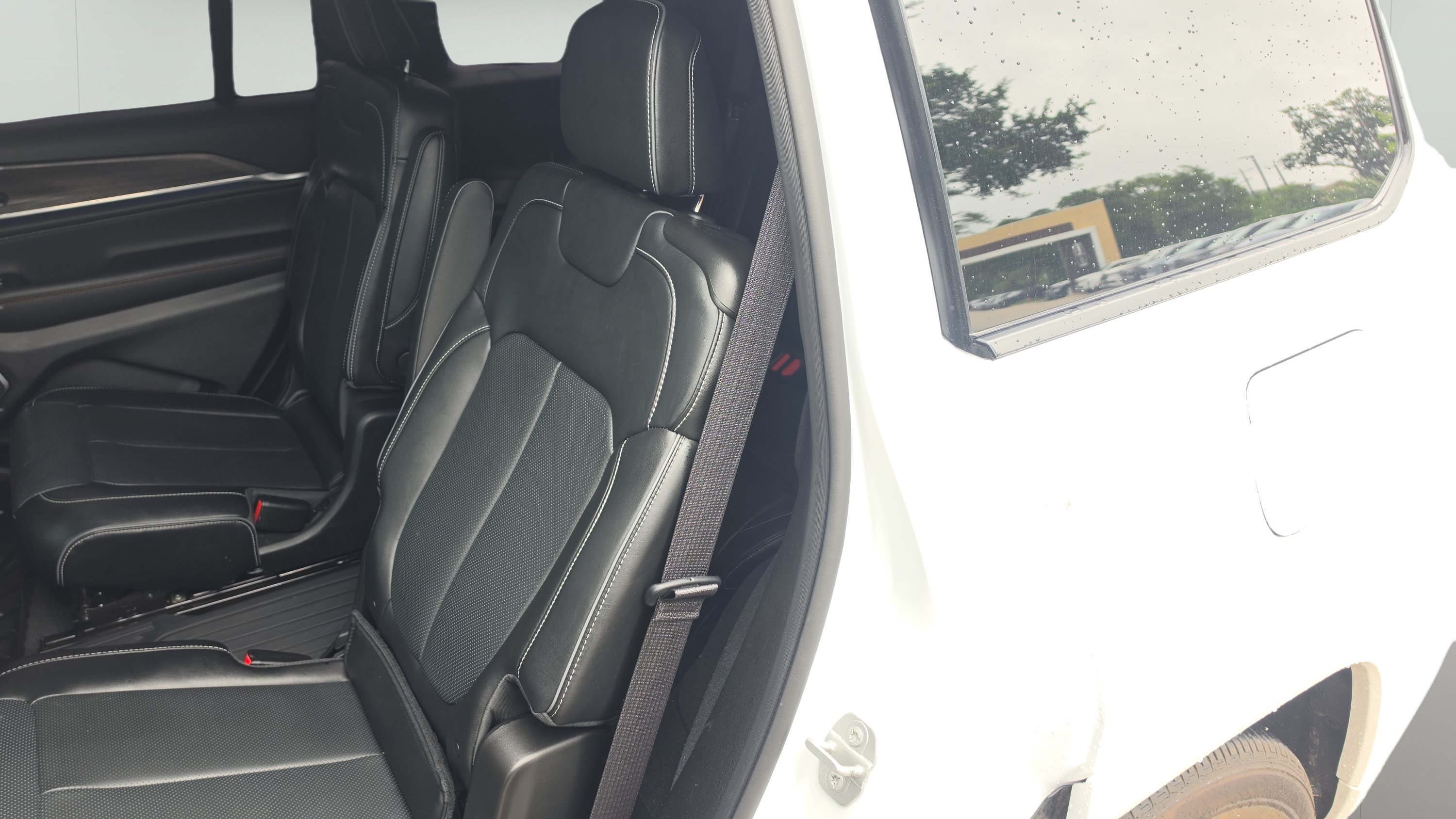 Used 2025 Jeep Grand Cherokee L Overland AWD/4WD image 21