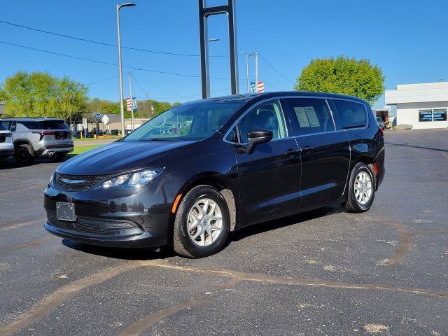 Used 2023 Chrysler Voyager LX FWD image 4
