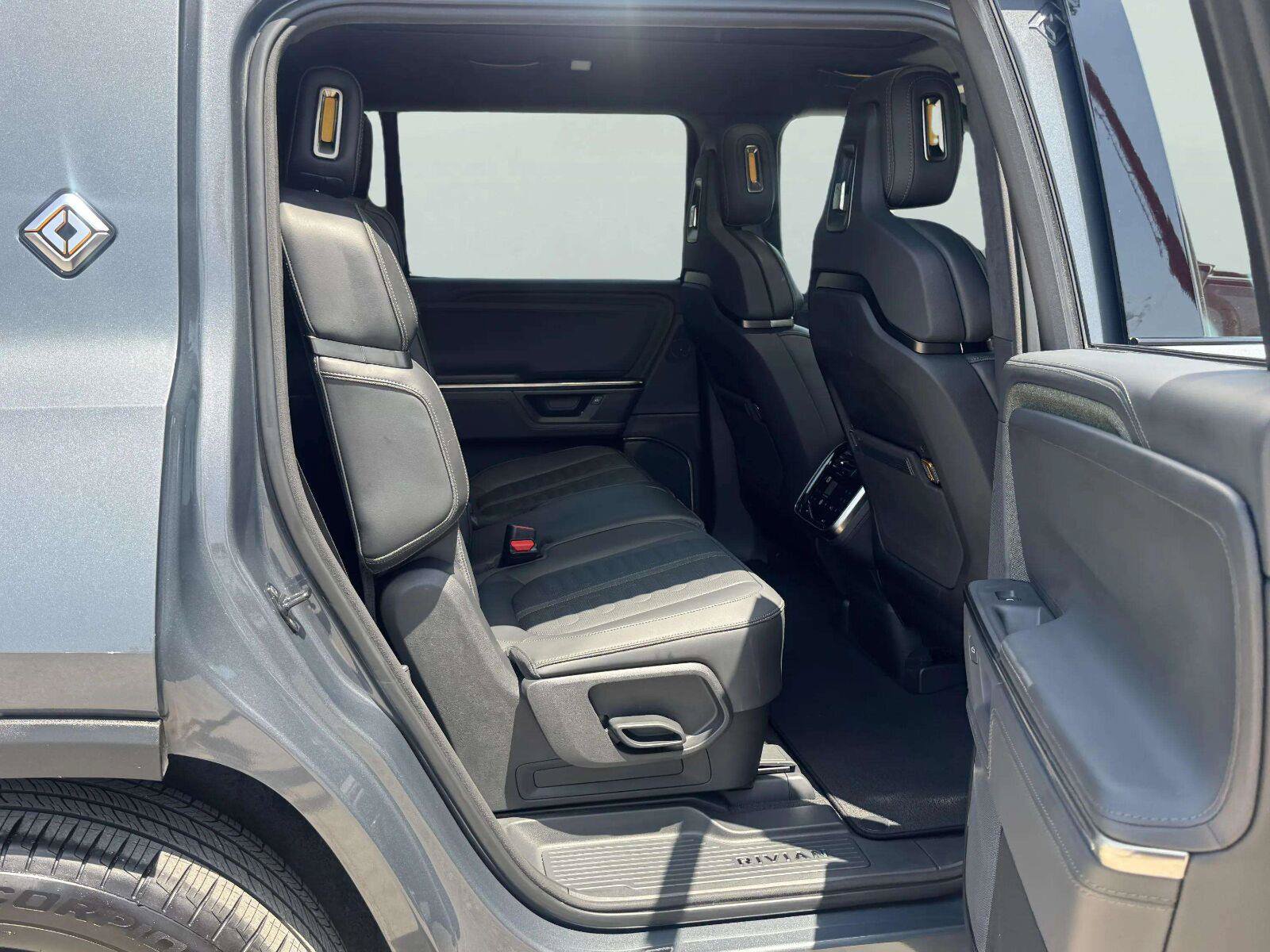 Used 2025 Rivian R1S Adventure AWD/4WD image 47