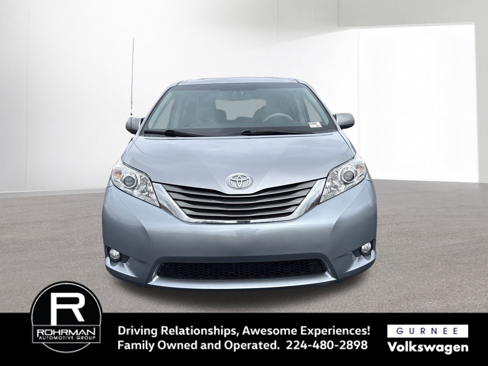 Used 2014 Toyota Sienna XLE image 3